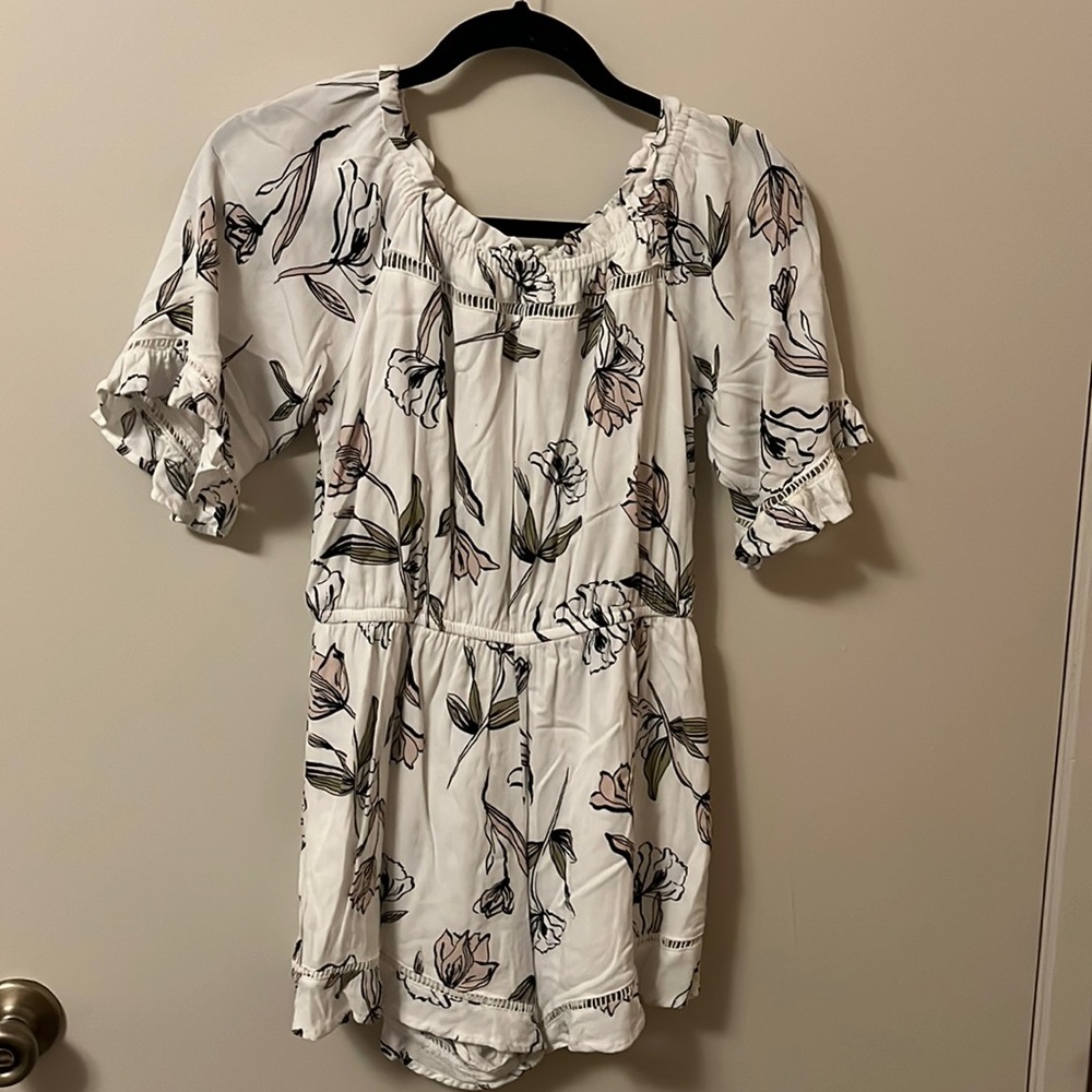 White romper with light pink flowers size XS